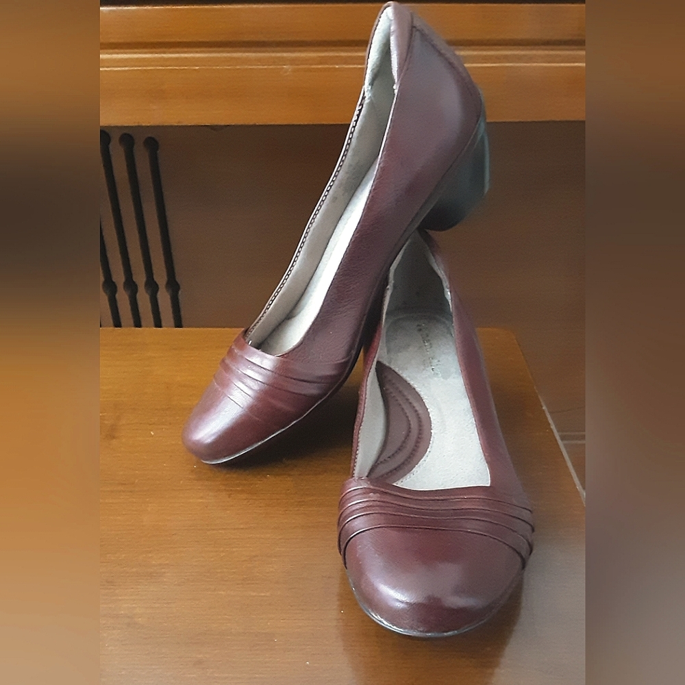 Naturalizer Burgundy Slipon Shoes Loafers